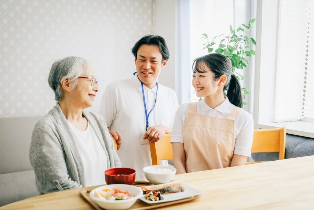 笑顔の女性