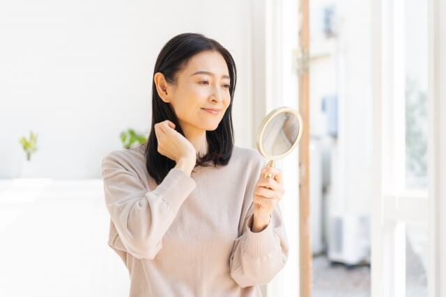 黒い髪の女性